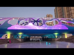 Utilizzo di circuiti flessibili trasparenti per display a LED per pubblicità all'aperto