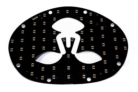 comprare SMT di precisione e PCB flessibili Fabbricazione per LED avanzata Illuminazione pannello maschera LED affidabile Maschera di bellezza LED Circuito stampato Assicurando prestazioni stabili Certificazione medica IATF16949 GB/T SMT online manufacture