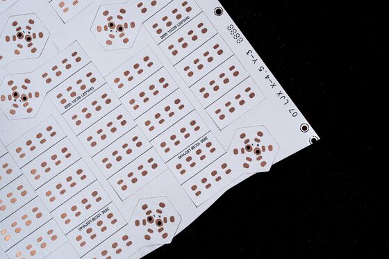 comprare Circuito stampato flessibile a doppio strato con perline LED 5050RGB e antiossidante OSP per strisce LED online manufacture