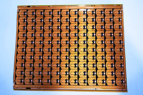 FPC a doppio strato con larghezza di linea minima di 0,1 mm e elevata flessibilità per un design compatto a doppio lato